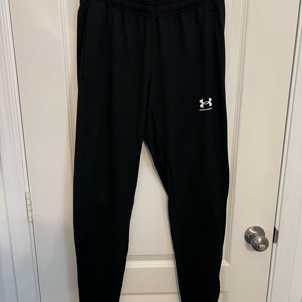 LIKE NEW—Woman’s Under Armour Fitted Athletic Pants